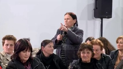 Top News - Thumanë/ Gruaja qan hallet. "Aman o Edi lëri përrallat"