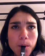 Recracher de la vapeur de vapoteuse par les yeux