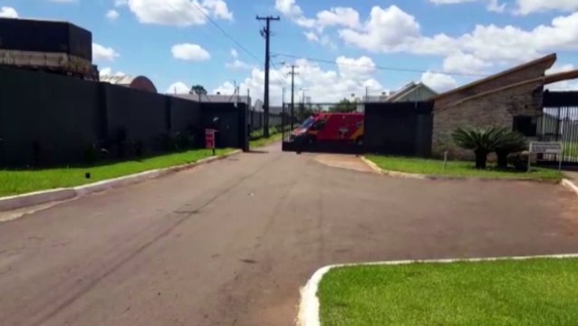 Mulher sofre fratura no nariz ao cair de altura em condomínio perto do Trevo Cataratas