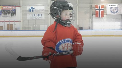 النرويج: تعرفوا إلى أصغر لاعب هوكي في العالم !!