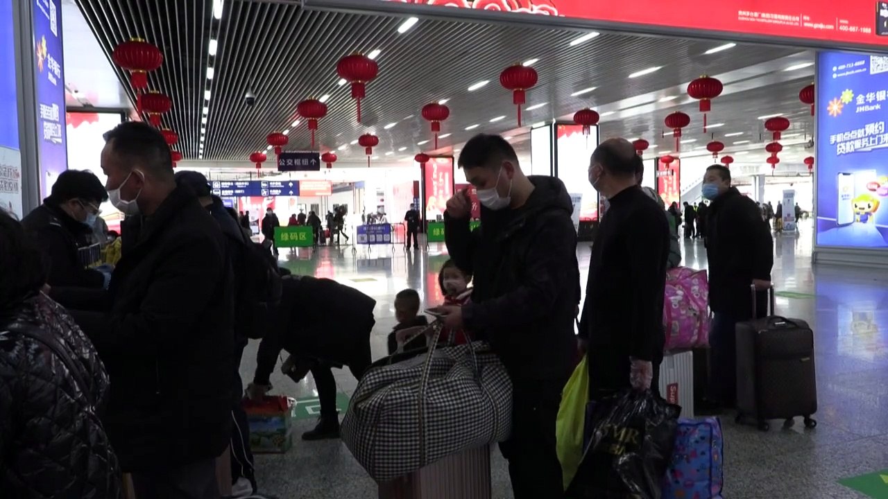 Mascarillas, termómetro, nuevas tecnologías: la nueva vida diaria en la China del coronavirus