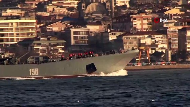Rus savaş gemisi “Caesar Kunikov” İstanbul Boğazı’ndan geçti