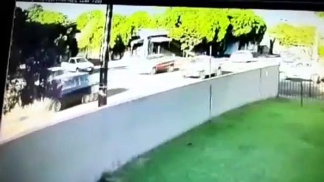 Câmera flagra engavetamento no Bairro Neva