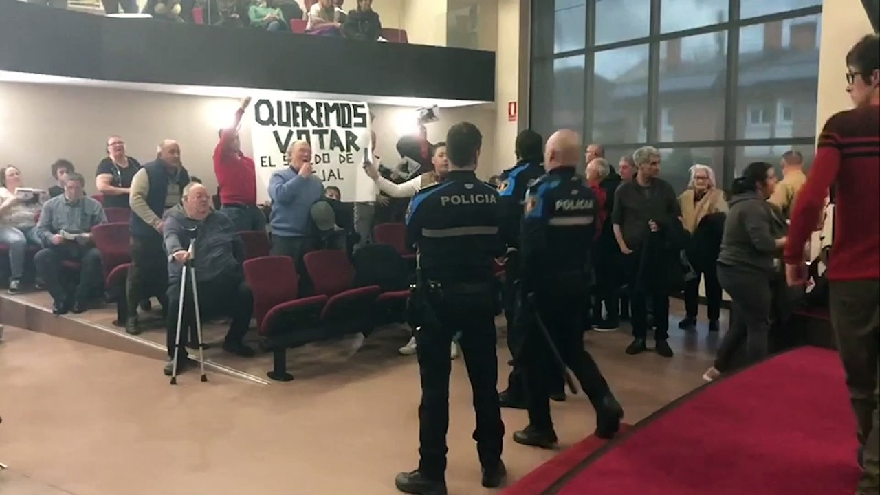 Bronca en el pueblo de José Tomás porque el alcalde socialista quiere dejar de financiar los toros