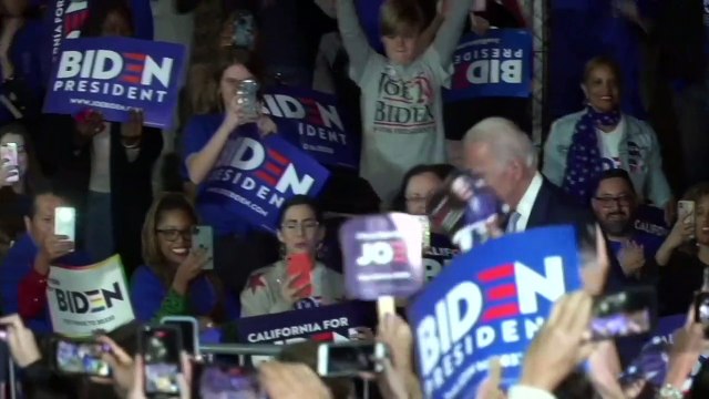 Biden favorito en primarias demócratas en duelo con Sanders; Bloomberg se retira
