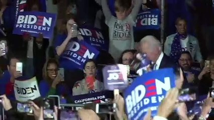 Biden favorito en primarias demócratas en duelo con Sanders; Bloomberg se retira