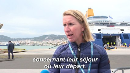 A Lesbos, arrivée d'un navire pour héberger les migrants