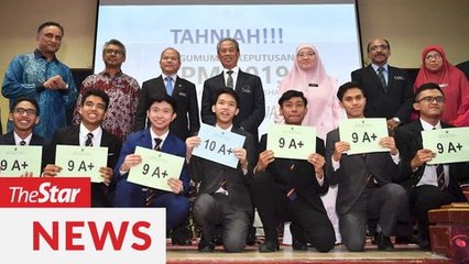 Muhyiddin makes surprise visit to school