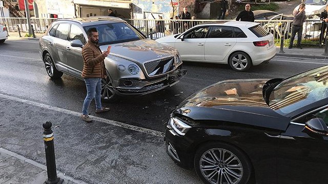 Sabah satın aldığı lüks otomobille ultra lüks cipe çarptı