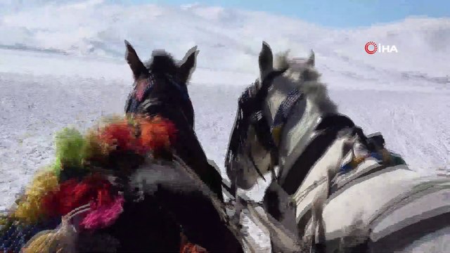 Kış turizminin gözde merkezi Çıldır Gölü yerli ve yabancı turistlerin uğrak noktası oldu