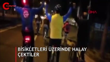 Karayolunda bisikletleri üzerinde halay çektiler