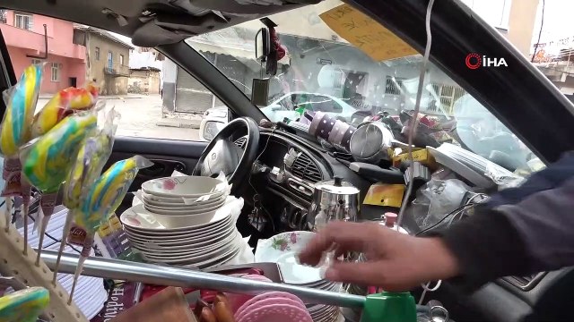 Arkadaş kurbanı emekli memur, borçlarını ödemek için aracını züccaciye dükkanına çevirdi