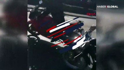 Motosiklet konvoyu oluştururken birbirlerine takıldılar