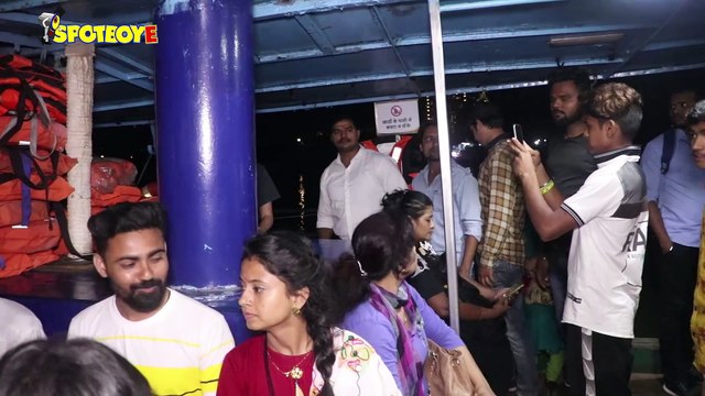 Ananya Panday, Vijay Deverakonda, Puri Jagannath Spotted at Versova Jetty | SpotboyE