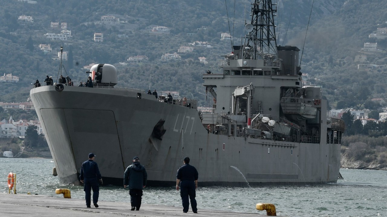 Greek refugee hotspot at breaking point as Turkey opens gate