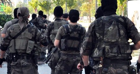 Son Dakika: Türkiye, Yunanistan'ın mültecileri geri itmesine karşı sınıra bin özel harekat polisi konuşlandırdı