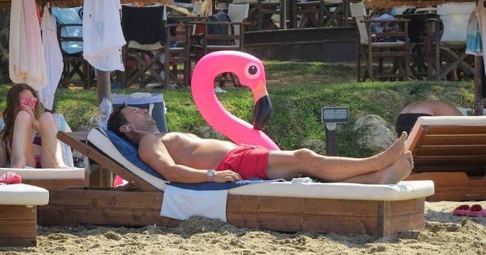 À travers ses promenades quotidiennes, ce photographe capture des hasards insolites