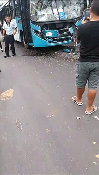 Acidente com ônibus deixa feridos na Rodovia Norte Sul
