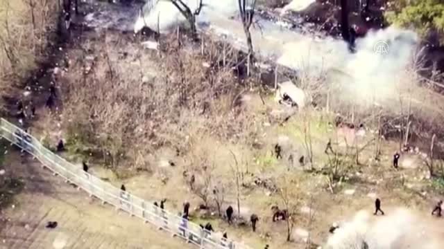 Yunanistan tarafından Pazarkule Sınır Karakolu'na gaz bombası atıldı