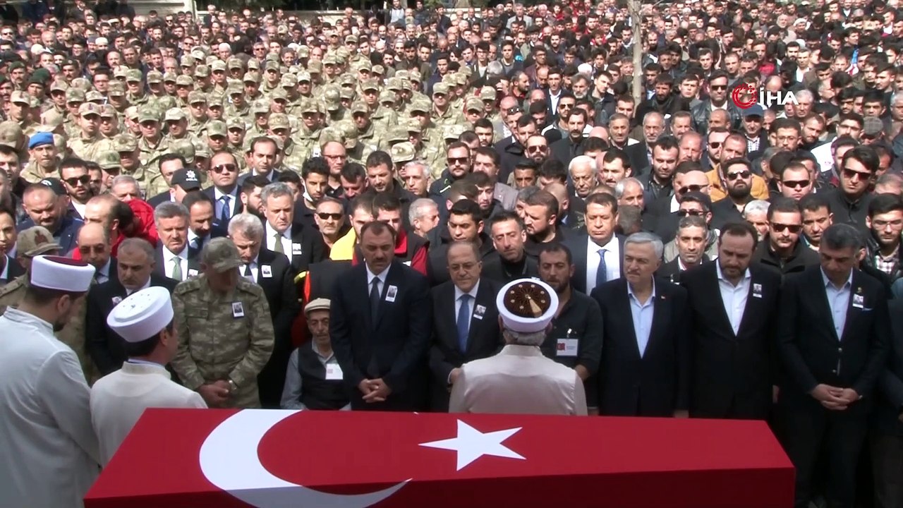 “Şehit olmak kalbime doğuyor” diyen İdlib şehidini son yolculuğuna binler uğurladı