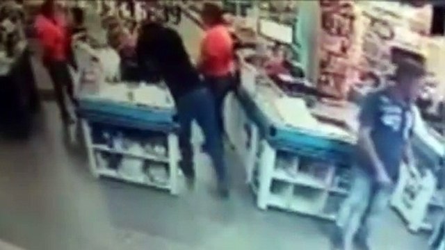 Apucarana: câmera mostra ladrões armados assaltando mercado