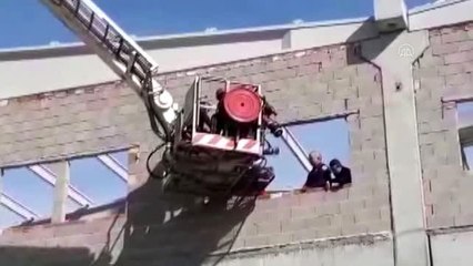 Yüksekten düşen işçi yaralandı