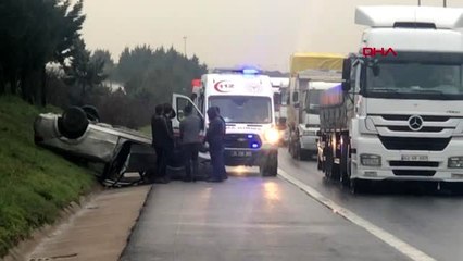 Tem otoyolunda tır'a çarpan otomobil takla attı