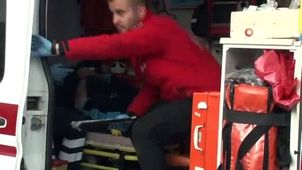 Minibüs ile otomobil çarpıştı: 1’i çocuk 4 yaralı