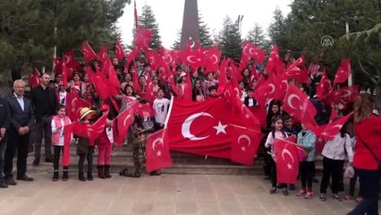 Minik öğrenciler şehitlik ziyaretiyle Mehmetçiğe destek verdi
