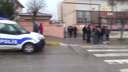 Pendik’te lise öğrencileri ile gençlerin kavgası kanlı bitti: 3 yaralı