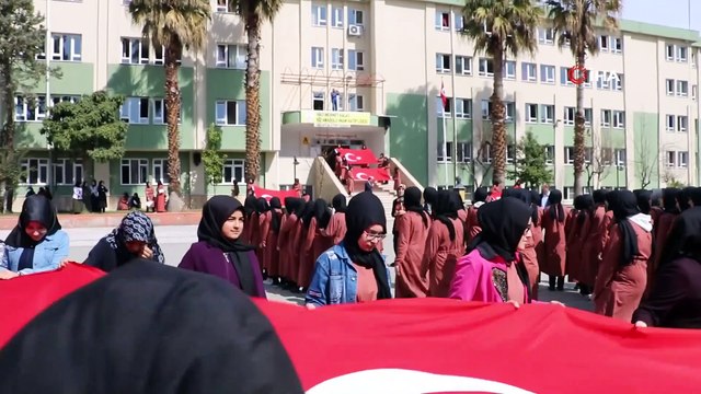 İmam Hatipli Kızlardan Mehmetçiğe Asker Selamıyla Destek