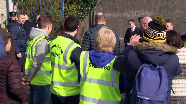 Los Duques de Cambridge se despiden de Irlanda haciendo malabares