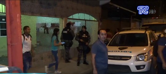 Video herunterladen: Tres personas fueron detenidas por poseer material explosivo y municiones en Manabí