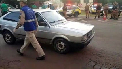 Ao sair de local de blitz, condutora de carro atinge policial militar e Siate é mobilizado