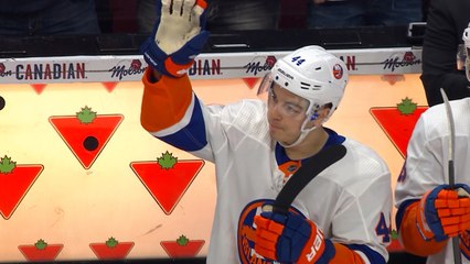 Jean-Gabriel Pageau receives standing ovation in return to Ottawa