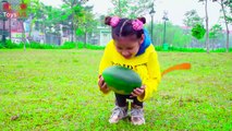 Canciones infantiles y aprende los colores aprende los colores juega a los juguetes en las rimas infantiles de la escuela