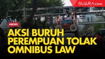 Aksi Buruh Perempuan Tolak Omnibus Law, Kepung Kantor Kemen PPA