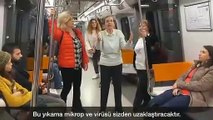 Gönüllü doktorlar İstanbul Metrosu'nda 'coronavirüs' salgınından korunma yöntemlerini gösterdi