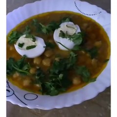 tasty chickpeas  with boiled egg