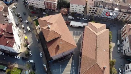 Silivri’de 5.8’lik depremin ardından hasar gören okulun yıkımına başlandı