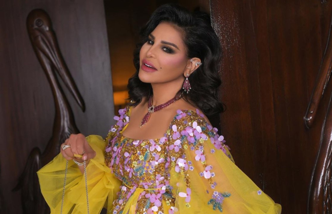 فستان أحلام الملكي كشف نحافتها المذهلة...شكل خصرها لا يصدق!