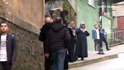 Sıkışan martıyı bakkal sepeti ile kurtardı