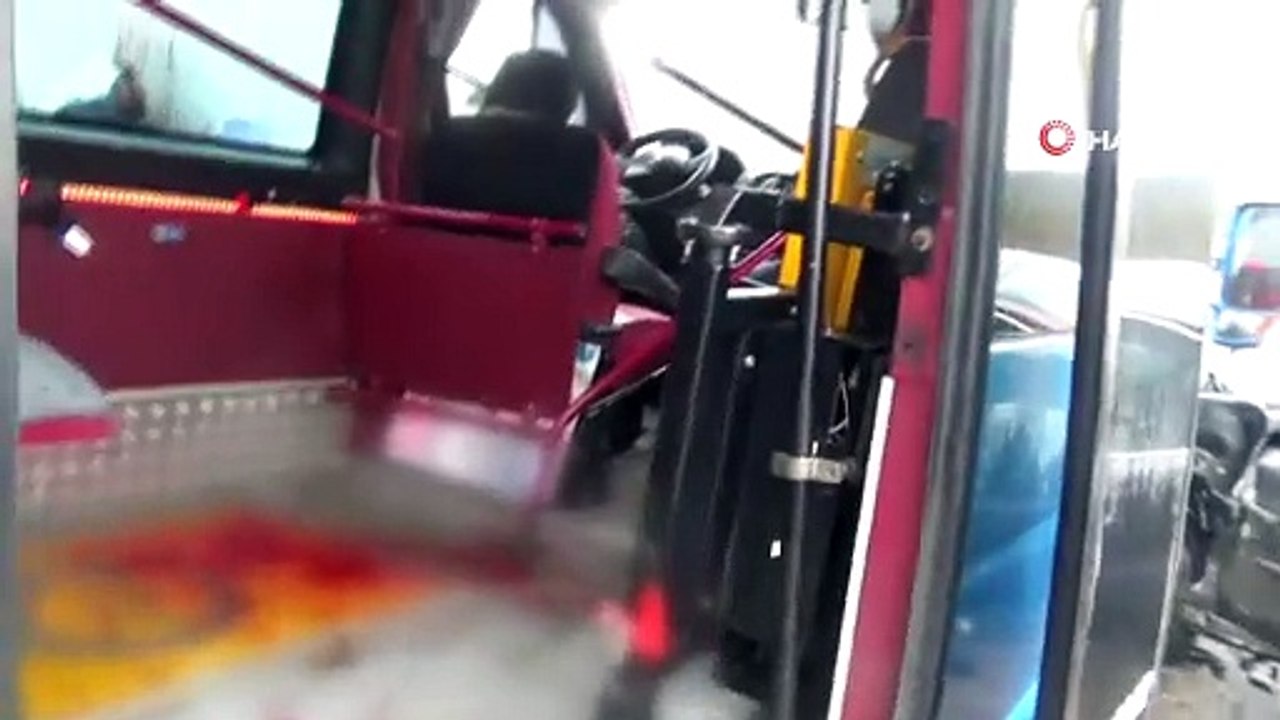 Sancaktepe’de Trafik Kazası, Yolcu Minibüsü İle Otomobil Çarpıştı 1’i Ağır 10 Yaralı
