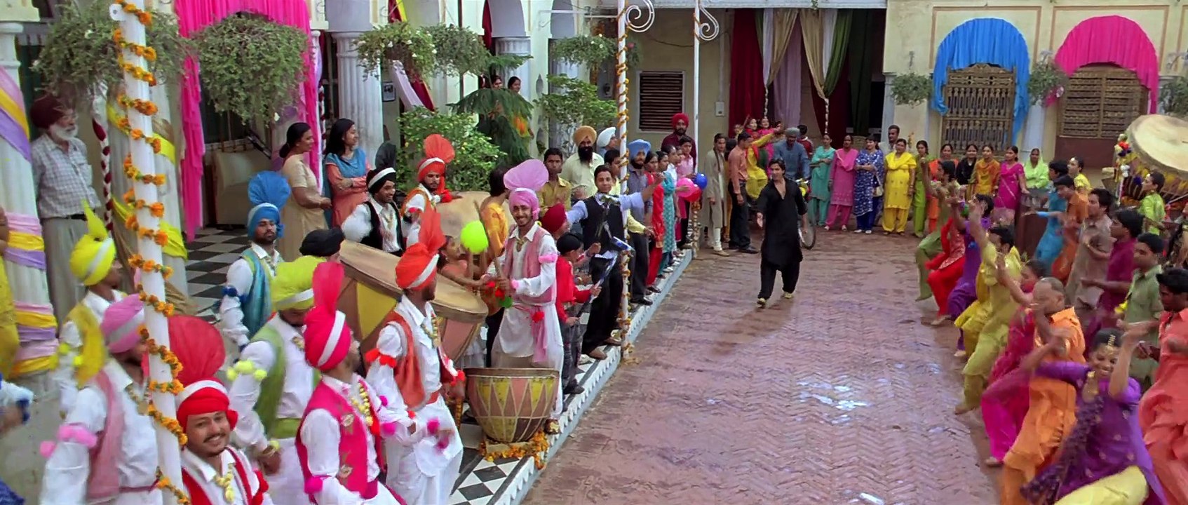 Jab We Met---Nagada Nagada