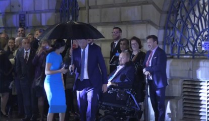 Meghan Markle fait sensation dans une robe moulante signée Victoria Beckham