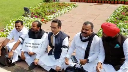 Congress continues protest against Delhi violence