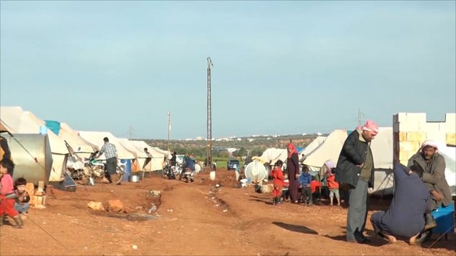 أوضاع مأساوية لآلاف النازحين السوريين على الحدود التركية