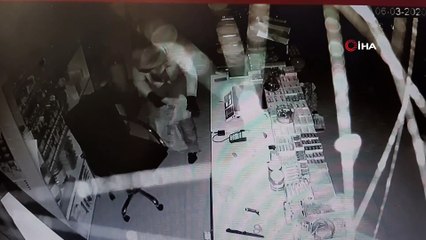 Maskeli hırsız marketi böyle soydu