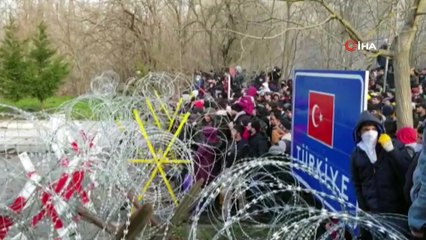 Akın akın geçmeye devam ediyorlar