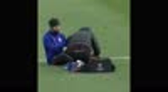 Diego Costa treated by doctor in Atletico training